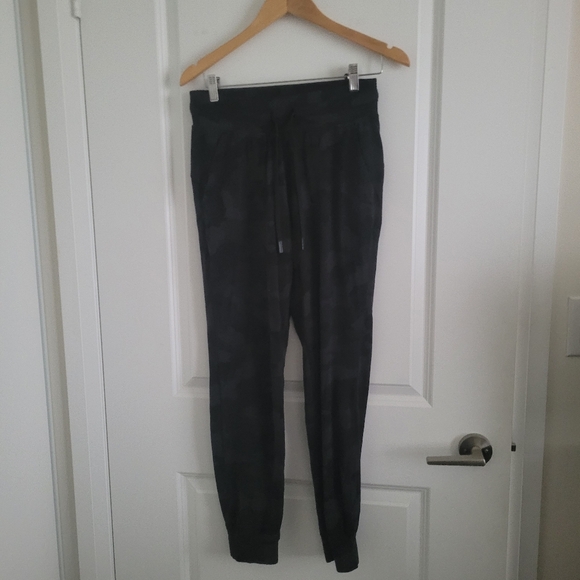 LULULEMON Black Camo Jogger Pants - Picture 2 of 5